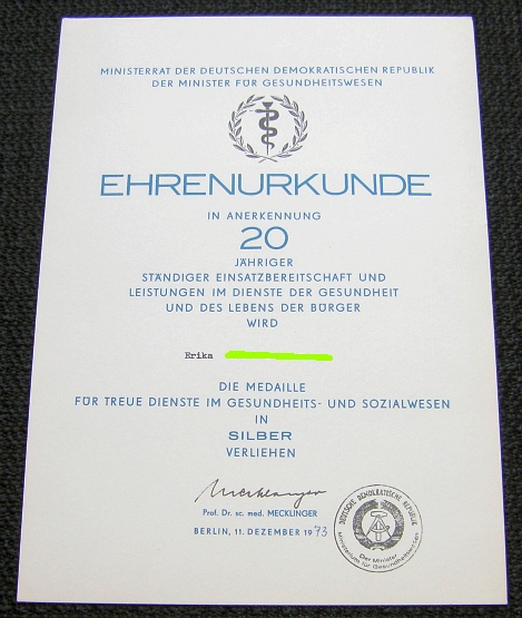 Groe DDR-Urkunde zur MEDAILLE: GESUNDHEITS- UND SOZIALWESEN 1973 in Silber - 23,00 Eur