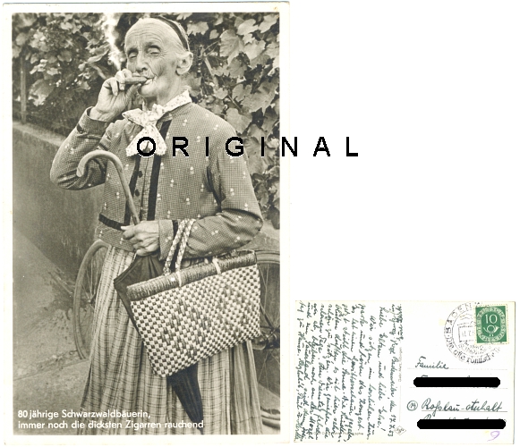 Fotokarte: Schwarzwaldbuerin raucht dicke Zigarre, 1953 gelaufen - 7,00 Eur